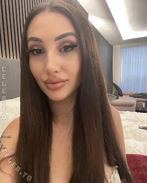 Vivienne Huber leaked photo #11