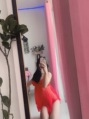 Vivienne Konyak leaked photo #5