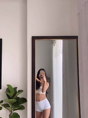 Vivienne Konyak leaked photo #9