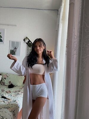 Vivienne Konyak leaked photo #11