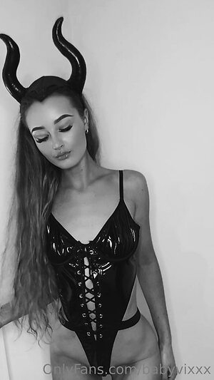 Vixenxpandedtv leaked photo #6