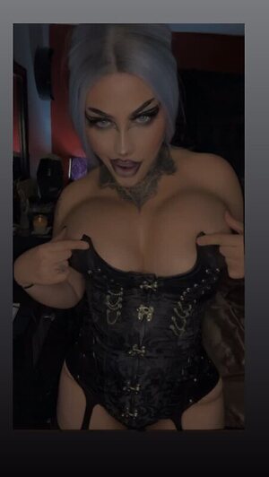 vonjaxx leaked photo #7