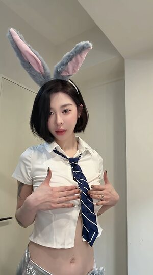 wanna10_4 leaked photo #15