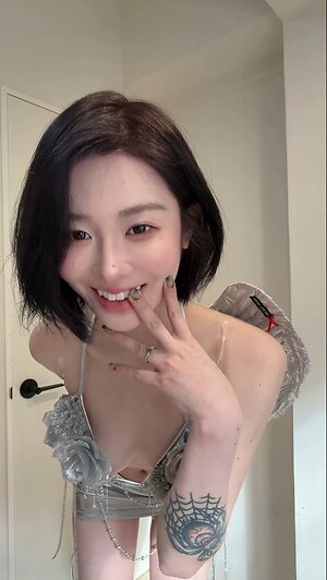 wanna10_4 leaked photo #16