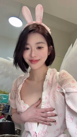 wanna10_4 leaked photo #18