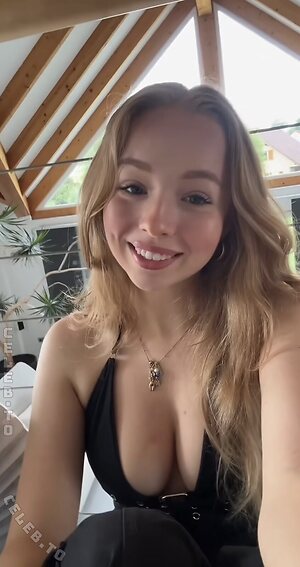 werdetlautmitlaura Nude Leaked Photo #4