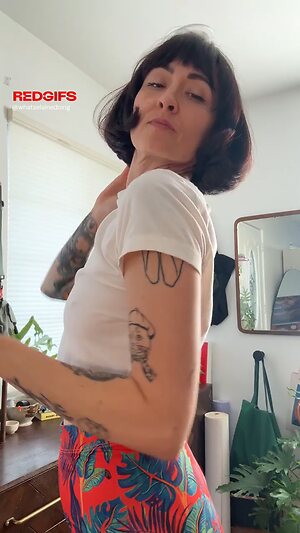 What's Elaine Doing? leaked photo #3