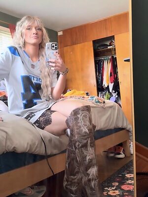 WheezyBlonde