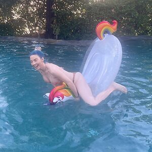 Whitney Cummings in bikini Nude Leaked Photo #3