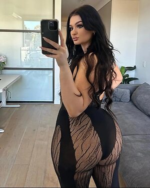 Whitney H Nude Leaked Photo #9