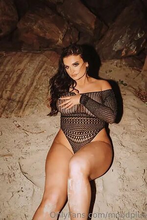 Whitney H Nude Leaked Photo #21