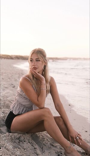 Whossellyy Nude Leaked Photo #29