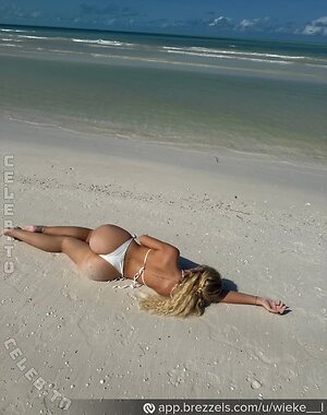 Wieke Nude Leaked Photo #9