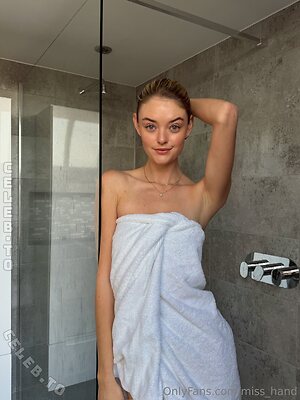 Willow Hand Nude Leaked Photo #21