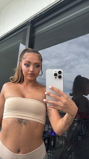 Woah Vicky leaked photo #38