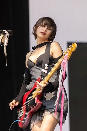 Women who play bass leaked photo #5