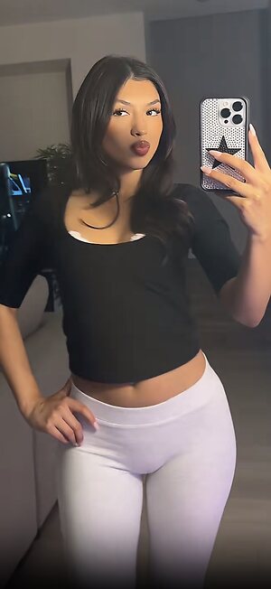 Yael Bernal leaked photo #4