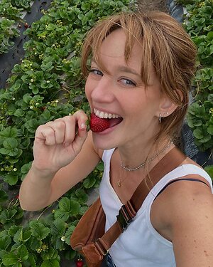 Yael Grobglas Nude Leaked Photo #9