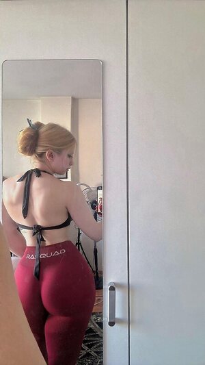 Yagmur Dinc leaked photo #7