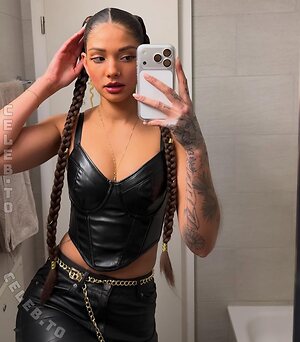 Yara Issy Nude Leaked Photo #5