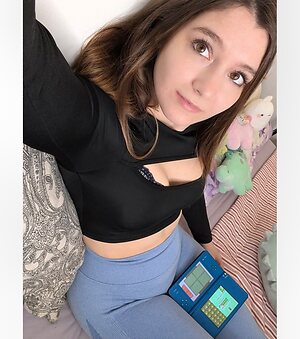 Yasemin leaked photo #5