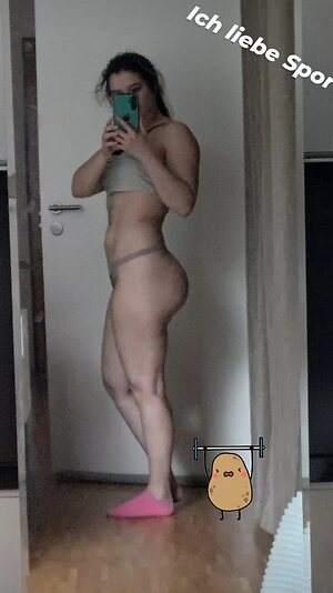 Yasemin leaked photo #11