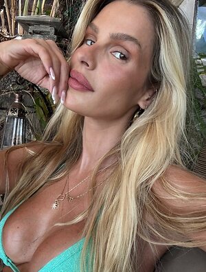 Yasmin Brunet leaked photo #5