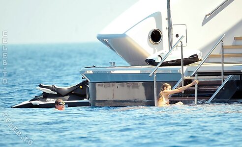 Yasmin Le Bon Nude Leaked Photo #10