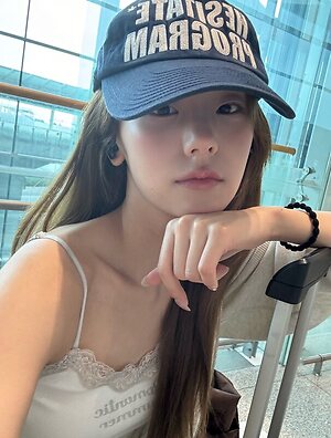 Yeji leaked photo #4