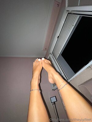 Yiyi Feet leaked photo #6
