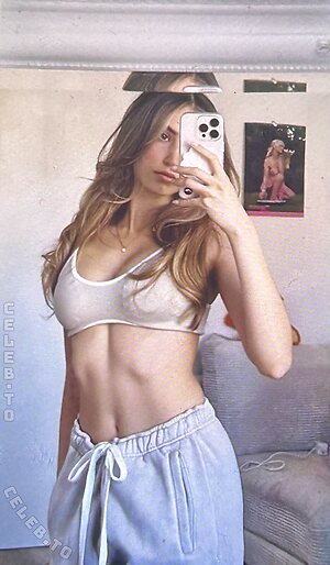 Yonca Nude Leaked Photo #20