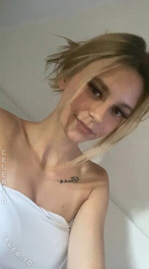 YoungGermanKiki18 leaked photo #5