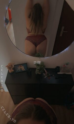 YourCurvyGirl leaked photo #6