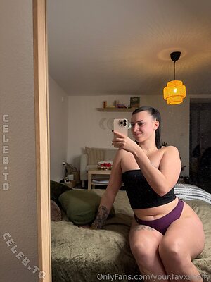 Yourfavxshelly Nude Leaked Photo #5