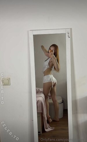 Yourgirl_Romy