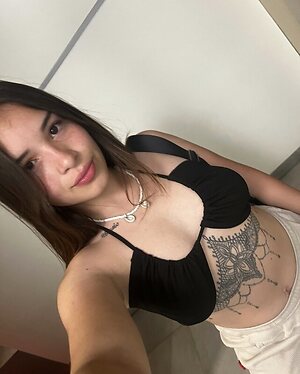 yourgirlvalerie leaked photo #9