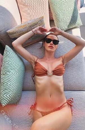 Yüsra Geyik More Nude Photos