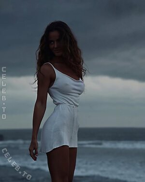 Yuliya Lazarenko photo
