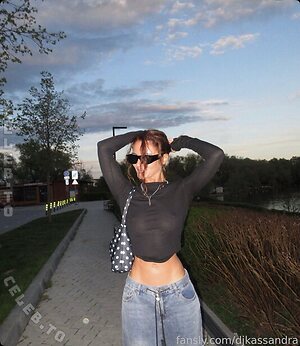 Yuliya Lazarenko photo