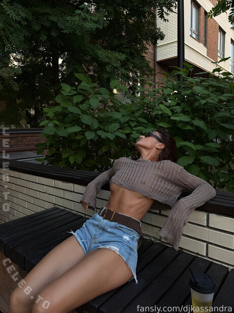 Yuliya Lazarenko photo