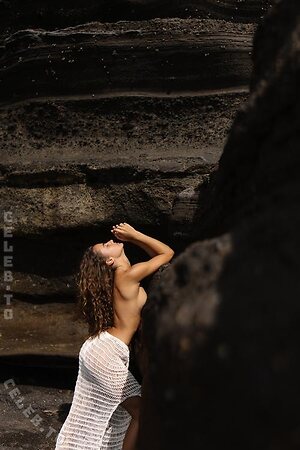Yuliya Lazarenko photo