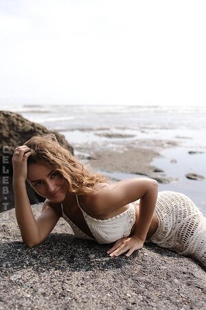 Yuliya Lazarenko photo
