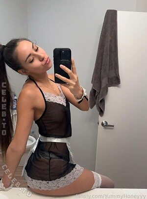 YummyHoneyyy Nude Leaked Photo #9