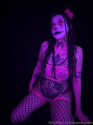 Yummyrem leaked photo #35