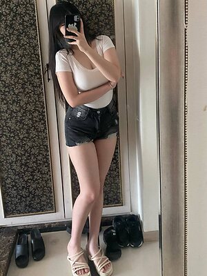 Yunjin Nude Leaked Photo #12