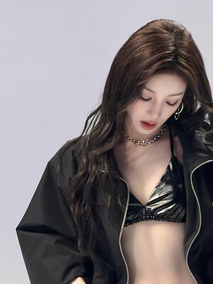 YUQI leaked photo #4