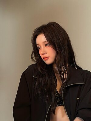 YUQI leaked photo #6