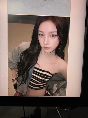 YUQI leaked photo #11