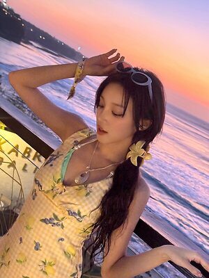 YUQI leaked photo #65