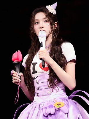 YUQI leaked photo #135